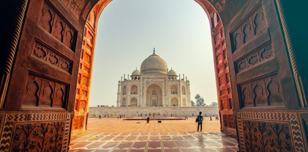 people near TAj Mahal